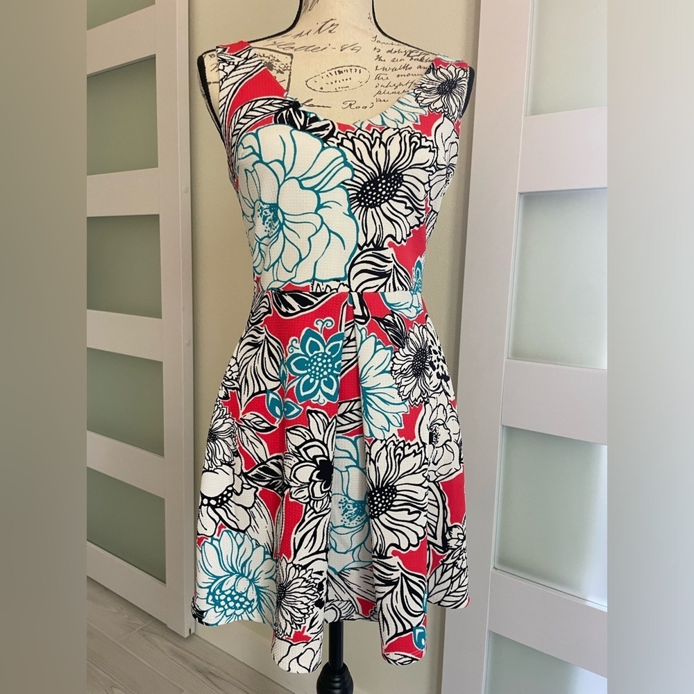 Soprano colorful medium dress EUC 🥰